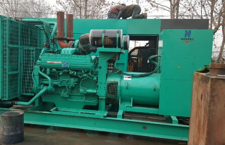 禹会发电机组如何判断水冷式机油散热器内部是否需要清洗？